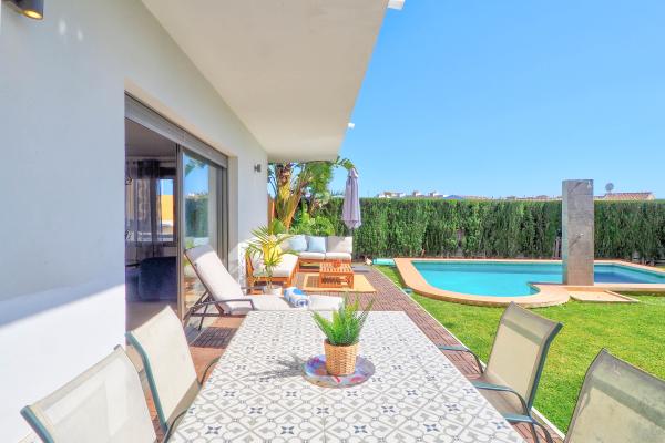 #1 - Villa Serena | Holiday Rentals | Dora Rentals