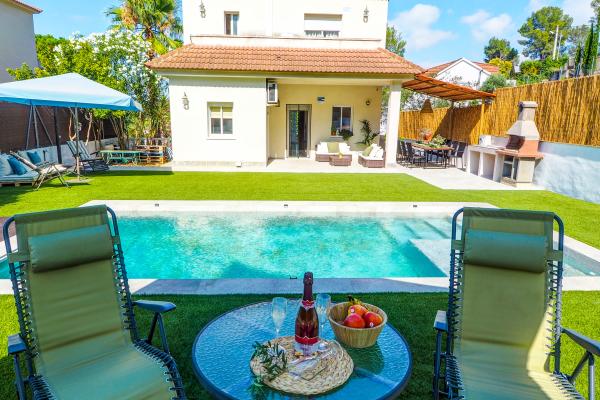 #1046 - Villa Claudia | Holiday Rentals | Dora Rentals