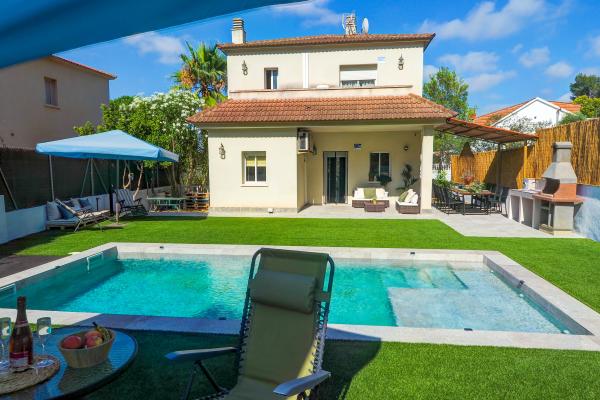 #1047 - Villa Claudia | Holiday Rentals | Dora Rentals