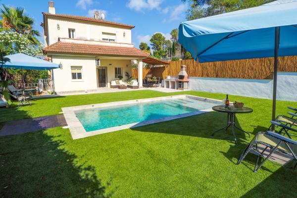 #1052 - Villa Claudia | Holiday Rentals | Dora Rentals