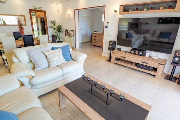 #1063 - Villa Claudia | Holiday Rentals | Dora Rentals