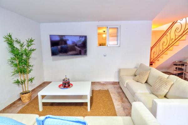 #138 - Villa Serena | Holiday Rentals | Dora Rentals