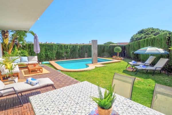 #2 - Villa Serena | Holiday Rentals | Dora Rentals