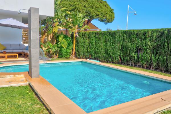 #37 - Villa Serena | Holiday Rentals | Dora Rentals