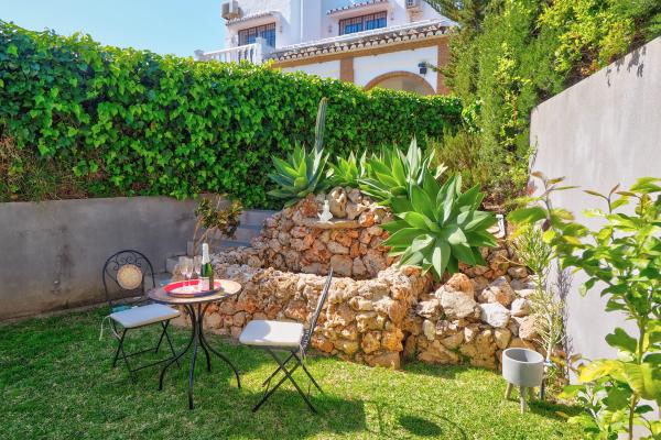 #51 - Villa Serena | Holiday Rentals | Dora Rentals