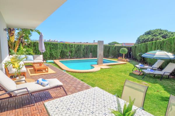 #6 - Villa Serena | Holiday Rentals | Dora Rentals