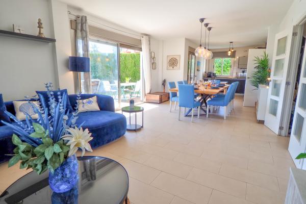#71 - Villa Serena | Holiday Rentals | Dora Rentals