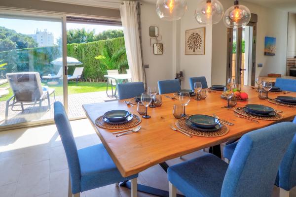 #80 - Villa Serena | Holiday Rentals | Dora Rentals