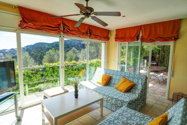 #872 - The Magic Green | Holiday Rentals | Dora Rentals