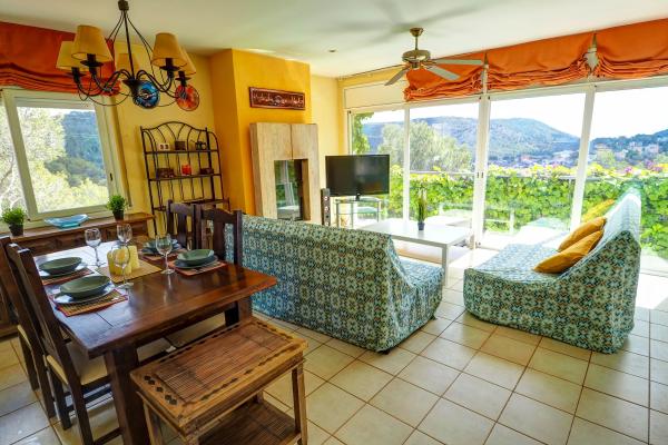 #873 - The Magic Green | Holiday Rentals | Dora Rentals