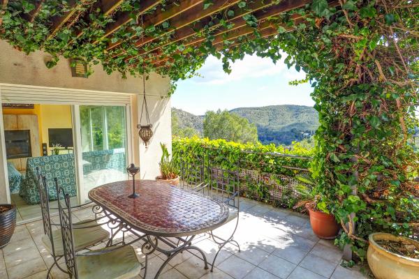 #874 - The Magic Green | Holiday Rentals | Dora Rentals