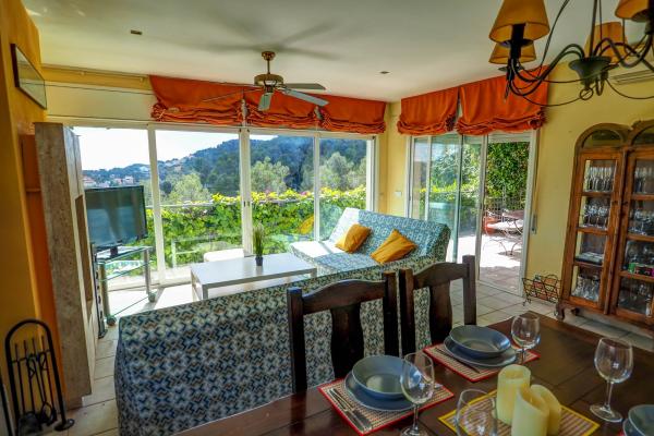 #875 - The Magic Green | Holiday Rentals | Dora Rentals