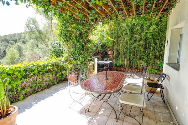 #889 - The Magic Green | Holiday Rentals | Dora Rentals