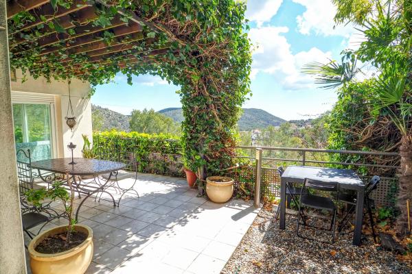#892 - The Magic Green | Holiday Rentals | Dora Rentals