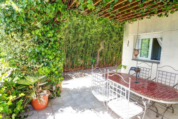 #894 - The Magic Green | Holiday Rentals | Dora Rentals