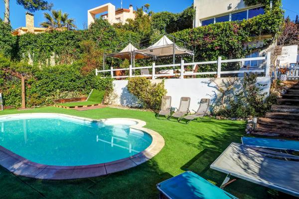 #924 - The Magic Green | Holiday Rentals | Dora Rentals