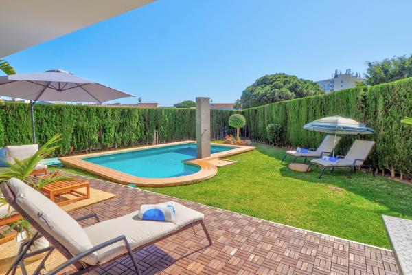 #93 - Villa Serena | Holiday Rentals | Dora Rentals