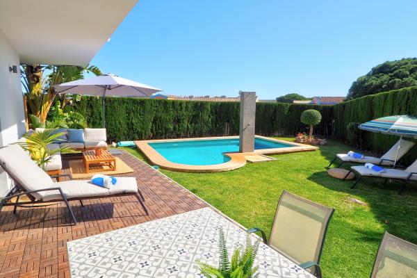 #94 - Villa Serena | Holiday Rentals | Dora Rentals
